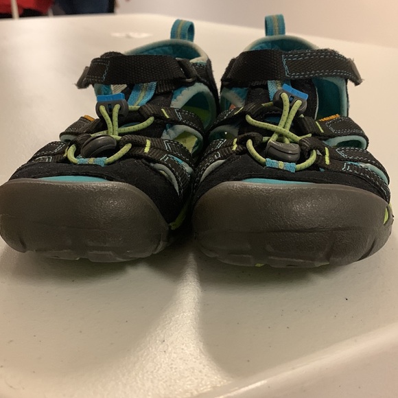 Keen children’s shoes - Picture 4 of 4